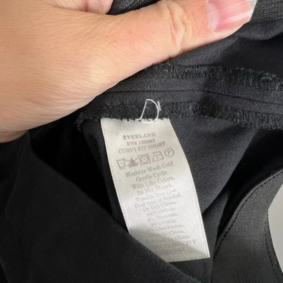 Everlane Straight Curvy Fit Short black Pants Size 6 - Picture 9 of 9